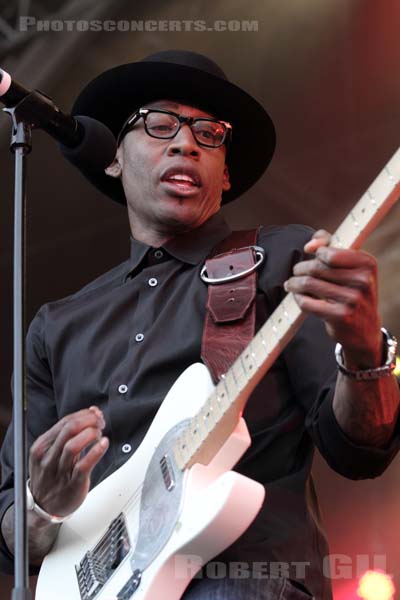 RAPHAEL SAADIQ - 2011-07-02 - BELFORT - Presqu'ile du Malsaucy - 